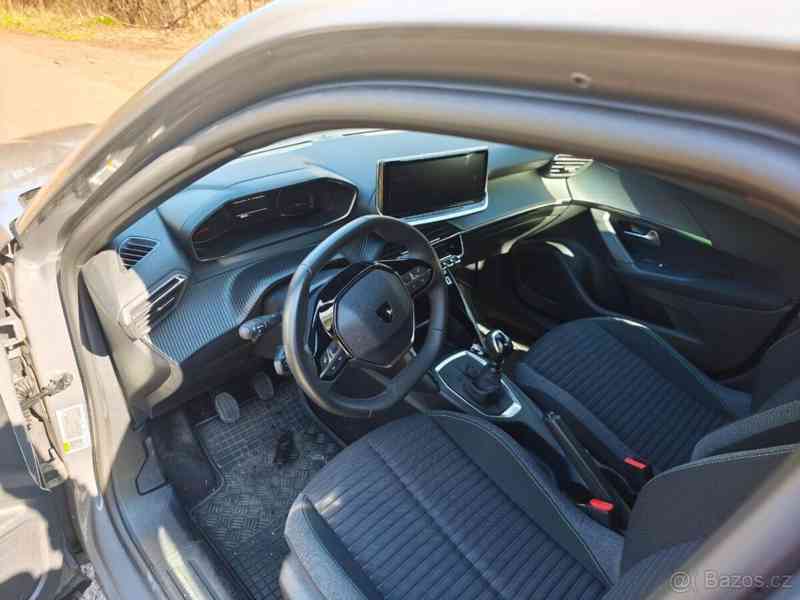 Peugeot 2008 1,2   PureTech (2024) – téměř nové. - foto 8