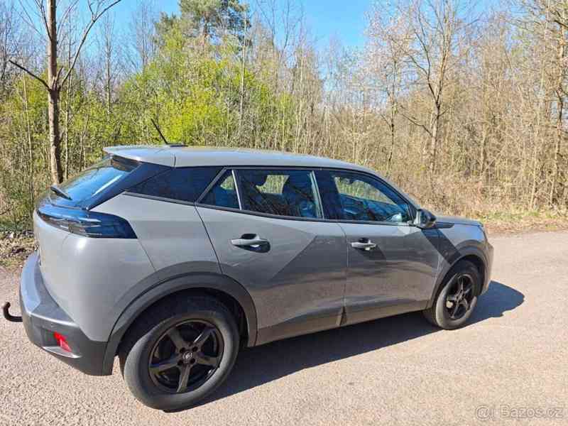 Peugeot 2008 1,2   PureTech (2024) – téměř nové. - foto 7