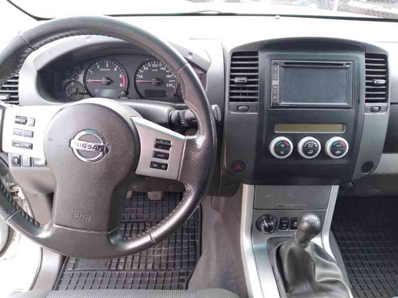 NISSAN NAVARA 2.5 dCi 140kW 4x4 MANUÁL DOUBLE CAB - foto 15