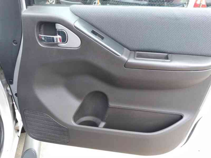 NISSAN NAVARA 2.5 dCi 140kW 4x4 MANUÁL DOUBLE CAB - foto 35