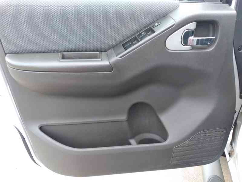 NISSAN NAVARA 2.5 dCi 140kW 4x4 MANUÁL DOUBLE CAB - foto 38