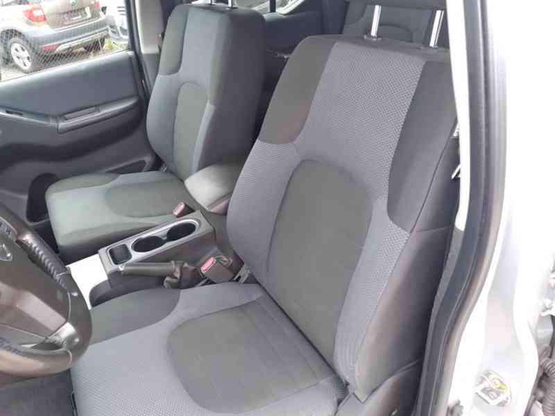 NISSAN NAVARA 2.5 dCi 140kW 4x4 MANUÁL DOUBLE CAB - foto 12