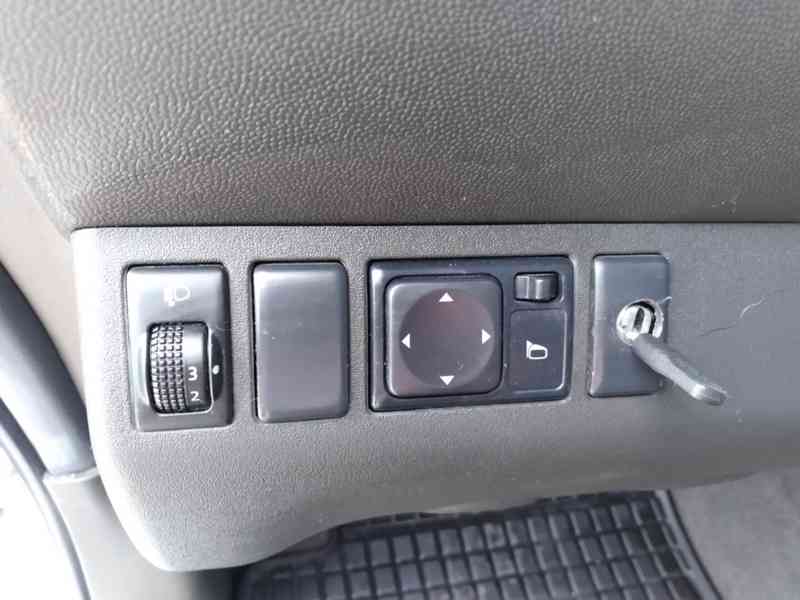 NISSAN NAVARA 2.5 dCi 140kW 4x4 MANUÁL DOUBLE CAB - foto 17