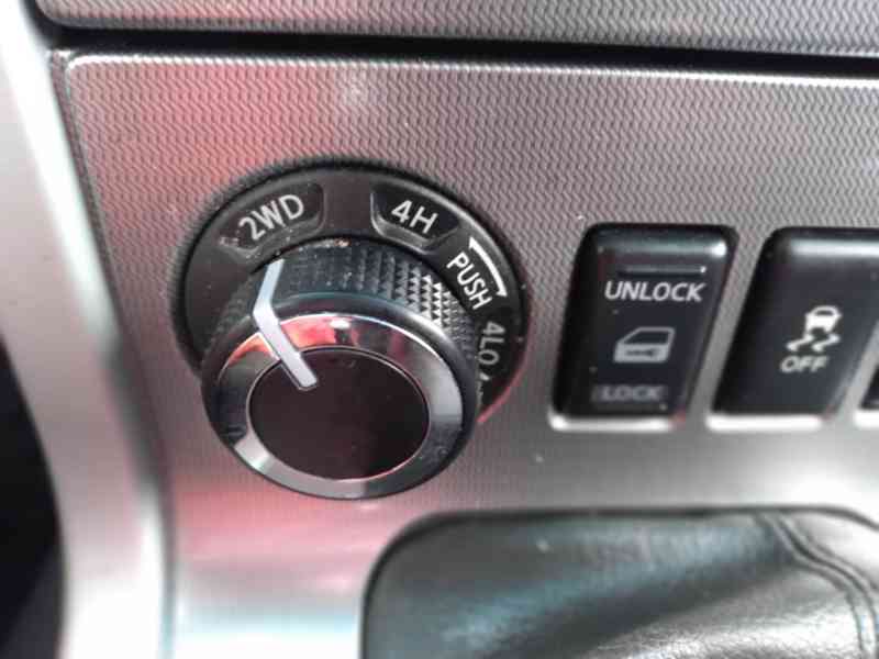 NISSAN NAVARA 2.5 dCi 140kW 4x4 MANUÁL DOUBLE CAB - foto 25