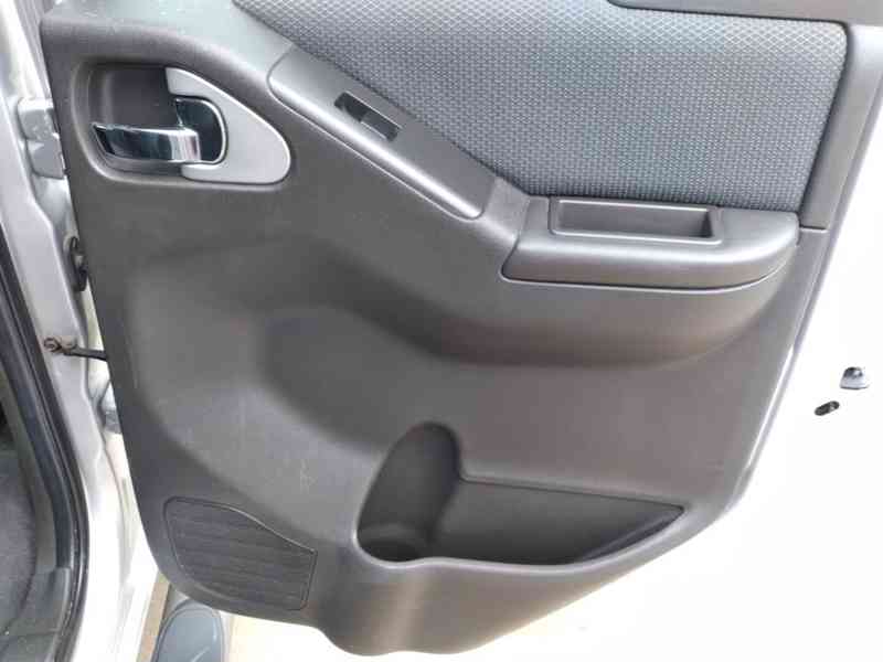NISSAN NAVARA 2.5 dCi 140kW 4x4 MANUÁL DOUBLE CAB - foto 36