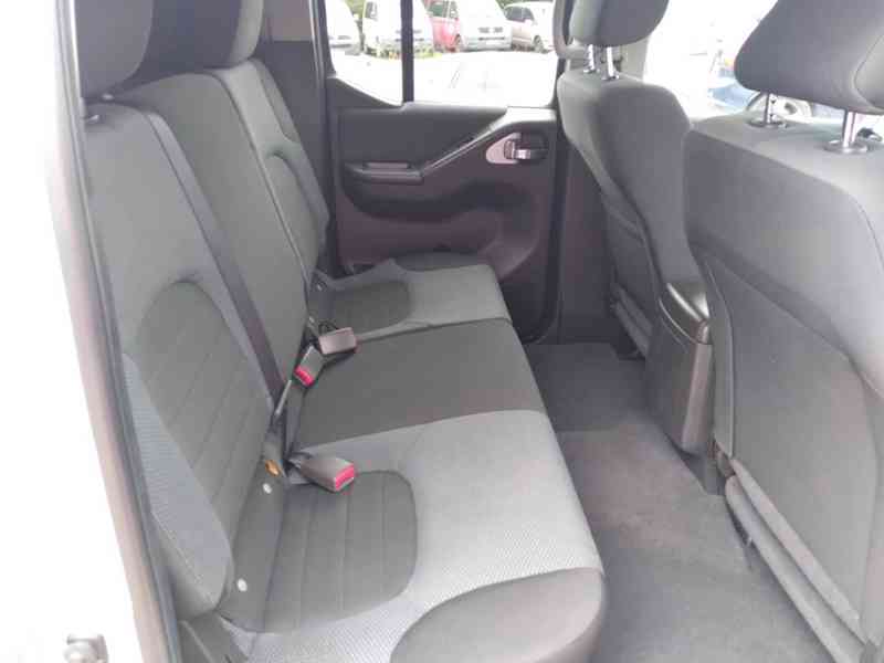 NISSAN NAVARA 2.5 dCi 140kW 4x4 MANUÁL DOUBLE CAB - foto 9