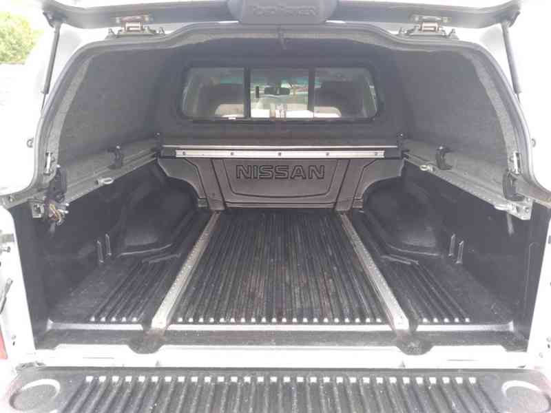 NISSAN NAVARA 2.5 dCi 140kW 4x4 MANUÁL DOUBLE CAB - foto 29