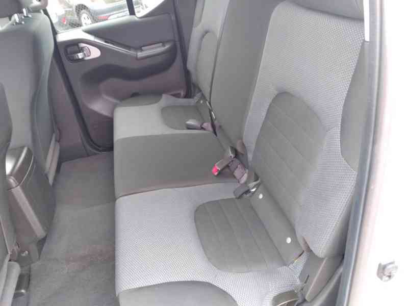 NISSAN NAVARA 2.5 dCi 140kW 4x4 MANUÁL DOUBLE CAB - foto 11
