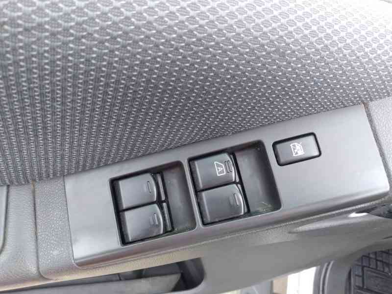 NISSAN NAVARA 2.5 dCi 140kW 4x4 MANUÁL DOUBLE CAB - foto 16