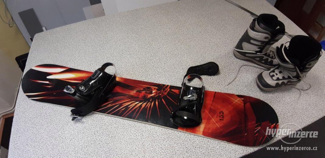 Snowboard 155 cm + vázání a boty - foto 1