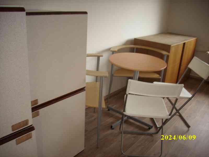 Spolubydlení na Praze 8 _ neprůchozí pokoj - foto 2