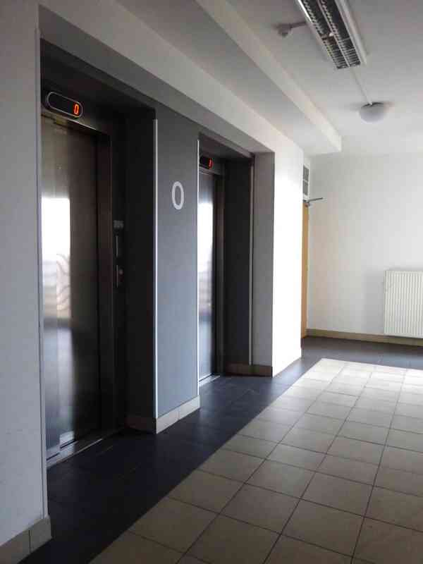 2+kk, 49 m2 + balkon 5 m2, novostavba z roku 2008 v Praze 10 - foto 7