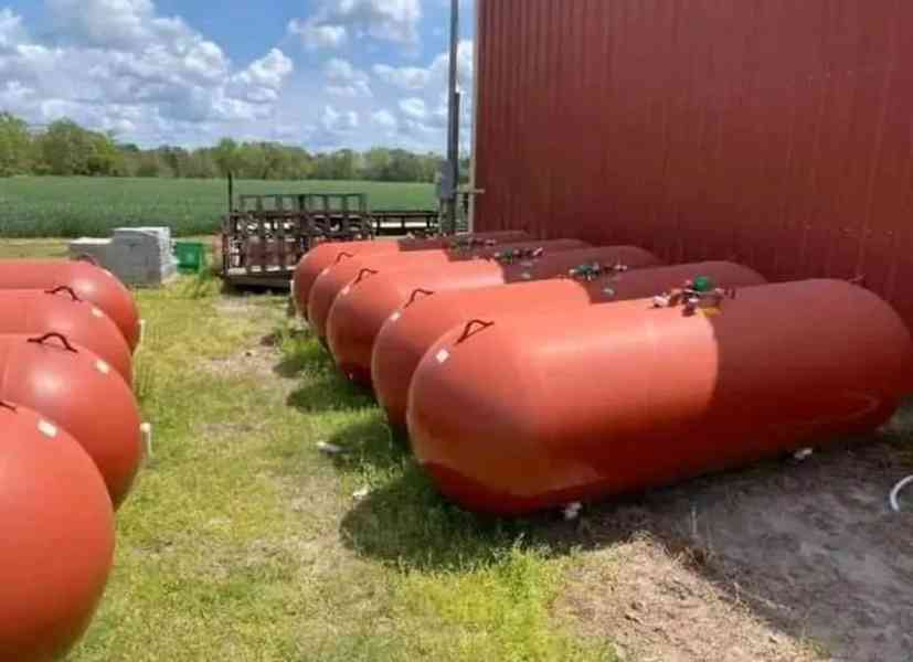 Kvalitní propanbutanové nádrže v perfektním stavu. - foto 4
