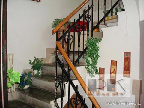 Prodej RD s 3 byty Praha 6 Vokovice - foto 2