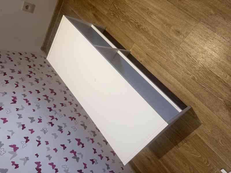 Bílý konferenční stolek / TV stolek / police - foto 3