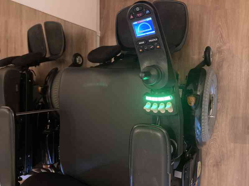 Elektrický invalidní vozík Permobil C500 + nabíječka - foto 3