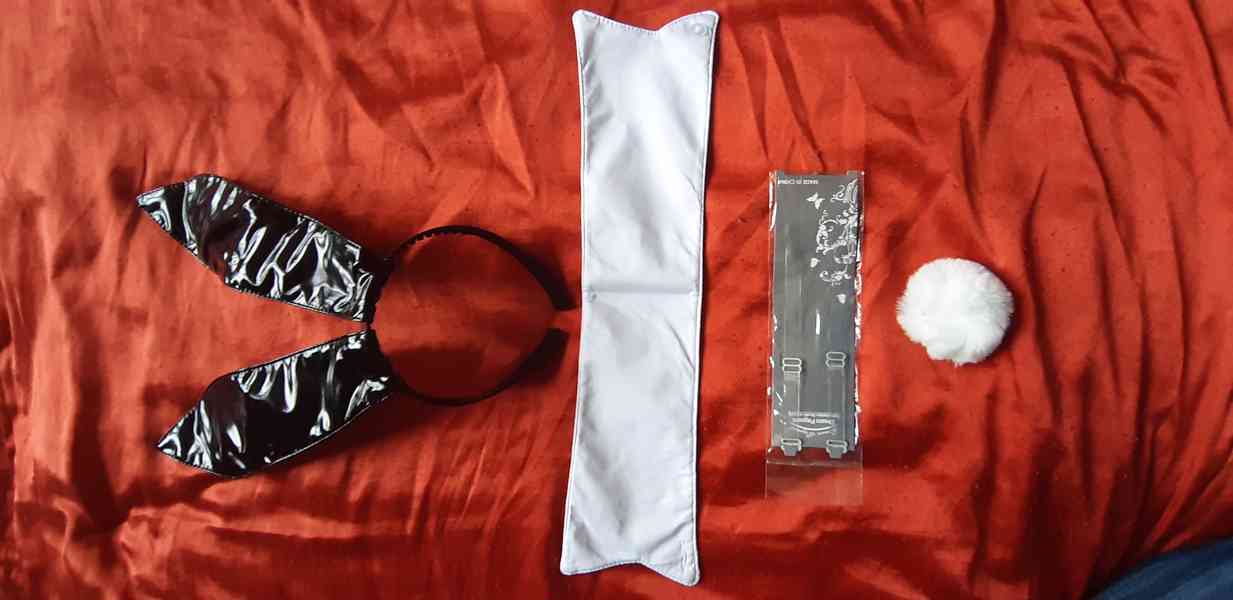 Lesklé erotické body - foto 3