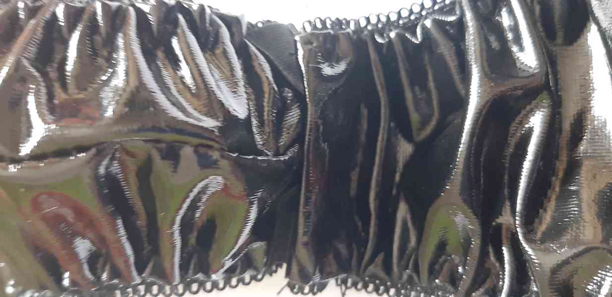 Lesklé erotické body - foto 6