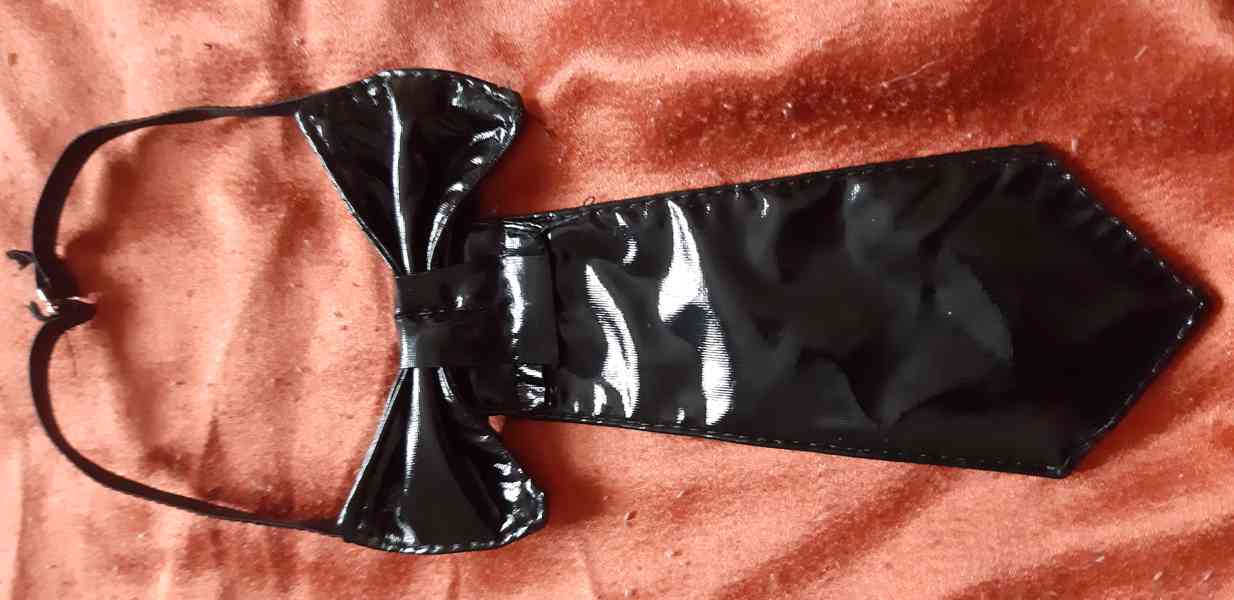 Lesklé erotické body - foto 4