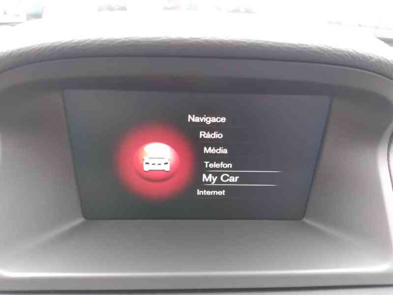 VOLVO V70 D3 DRIVE-E ECO 2.0D AT,NAVI,SERVISKA - foto 31