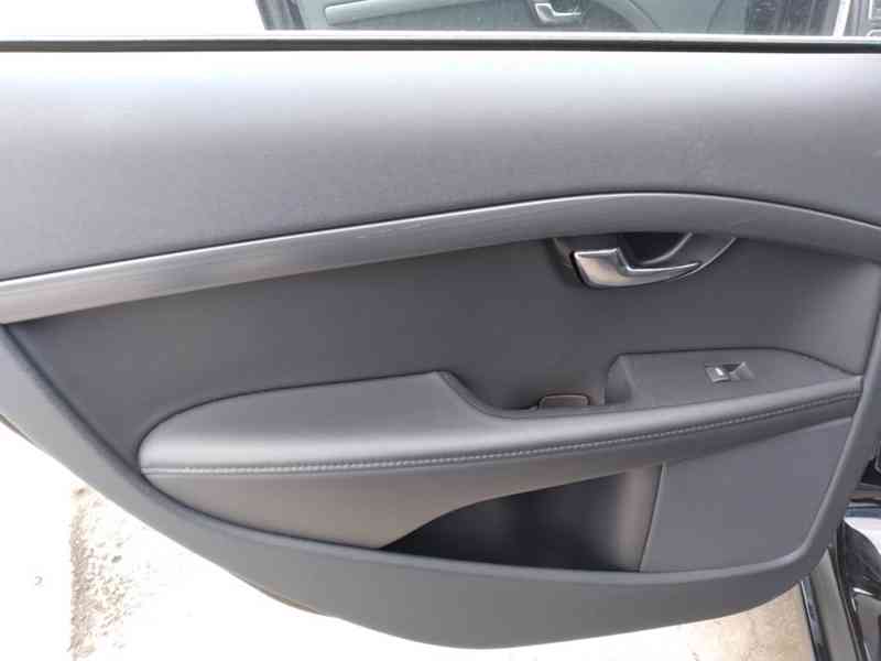 VOLVO V70 D3 DRIVE-E ECO 2.0D AT,NAVI,SERVISKA - foto 39