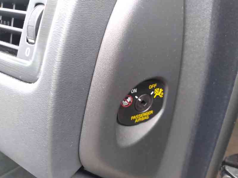 VOLVO V70 D3 DRIVE-E ECO 2.0D AT,NAVI,SERVISKA - foto 23