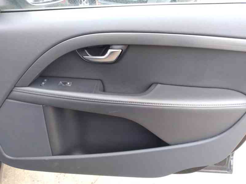 VOLVO V70 D3 DRIVE-E ECO 2.0D AT,NAVI,SERVISKA - foto 40