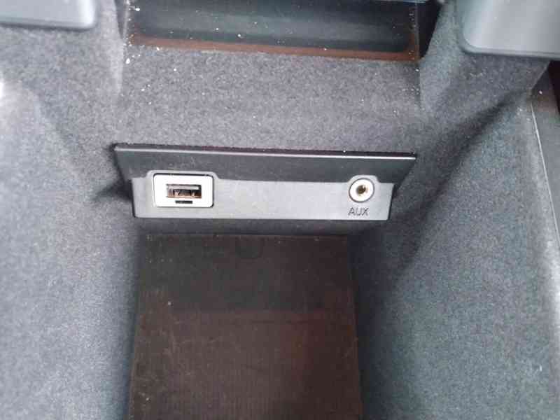 VOLVO V70 D3 DRIVE-E ECO 2.0D AT,NAVI,SERVISKA - foto 24