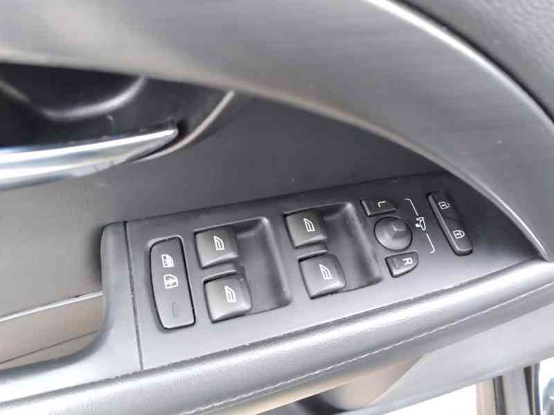 VOLVO V70 D3 DRIVE-E ECO 2.0D AT,NAVI,SERVISKA - foto 21