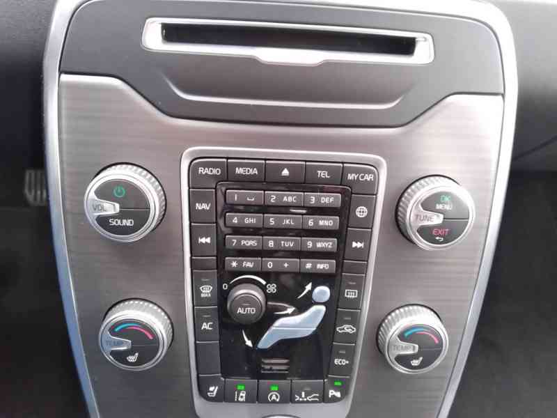 VOLVO V70 D3 DRIVE-E ECO 2.0D AT,NAVI,SERVISKA - foto 29