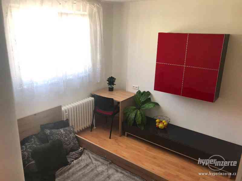 Byt 1+1 30m2 po rekonstrukci s luxusním nábytkem - foto 4