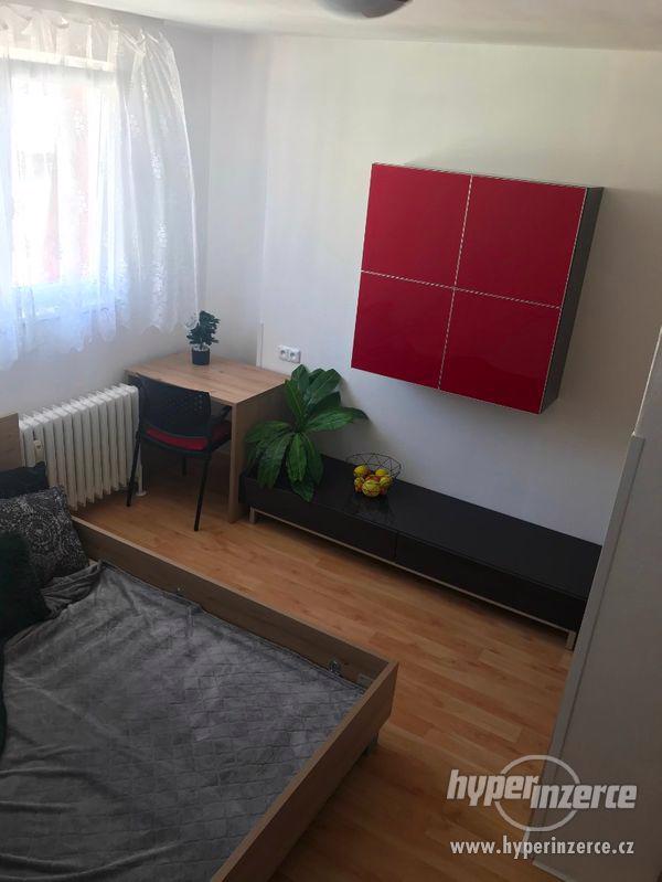 Byt 1+1 30m2 po rekonstrukci s luxusním nábytkem - foto 5
