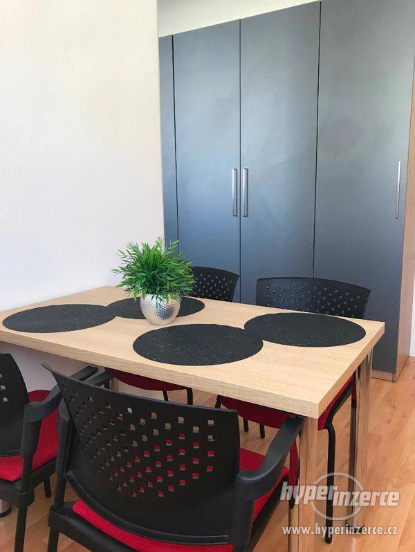 Byt 1+1 30m2 po rekonstrukci s luxusním nábytkem - foto 12