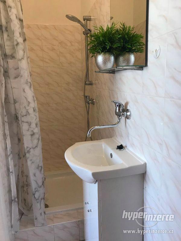 Byt 1+1 30m2 po rekonstrukci s luxusním nábytkem - foto 16