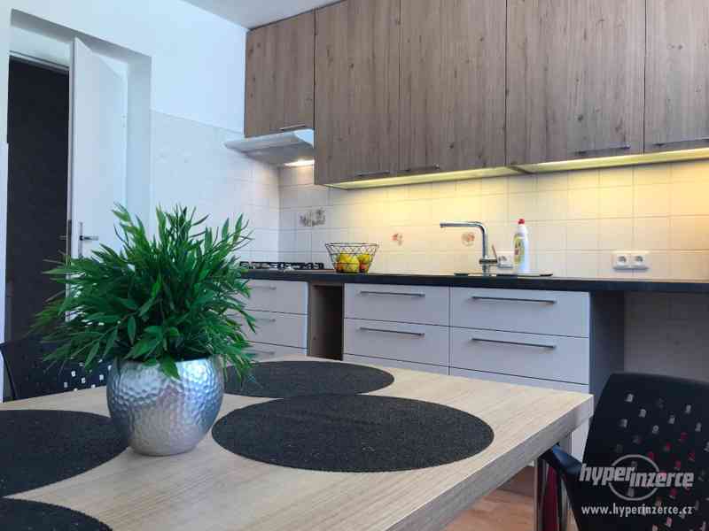 Byt 1+1 30m2 po rekonstrukci s luxusním nábytkem - foto 20