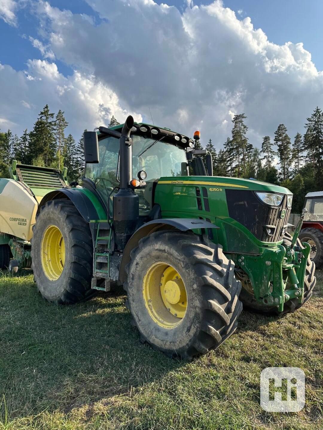 John Deere 6250R - foto 1