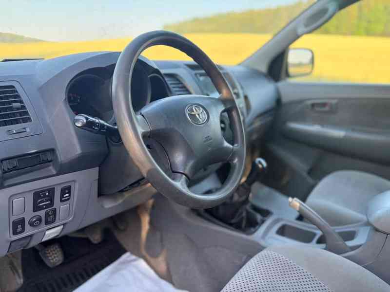 Toyota Hilux 3.0 D4D Sol 4x4 126kw - foto 15