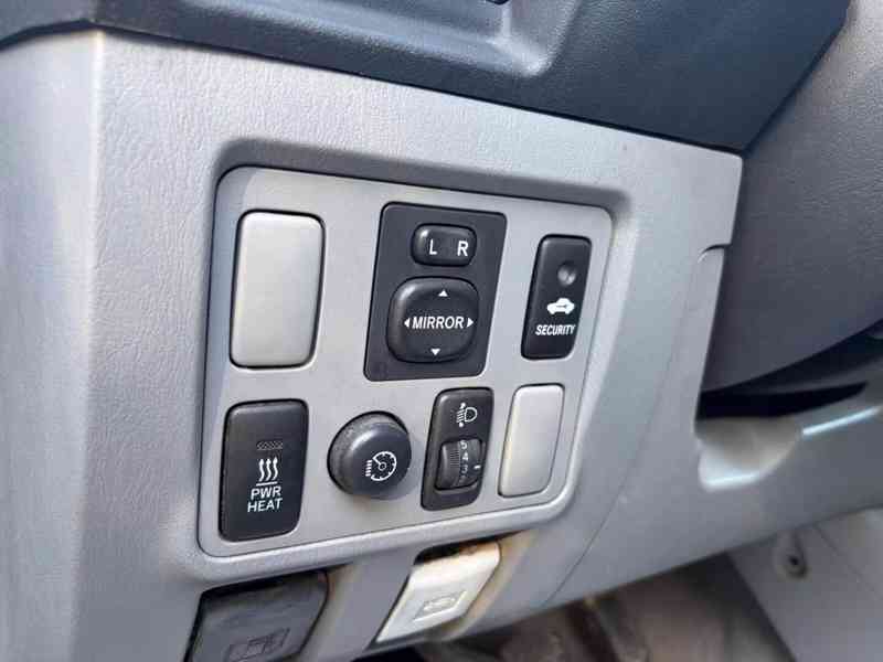 Toyota Hilux 3.0 D4D Sol 4x4 126kw - foto 7