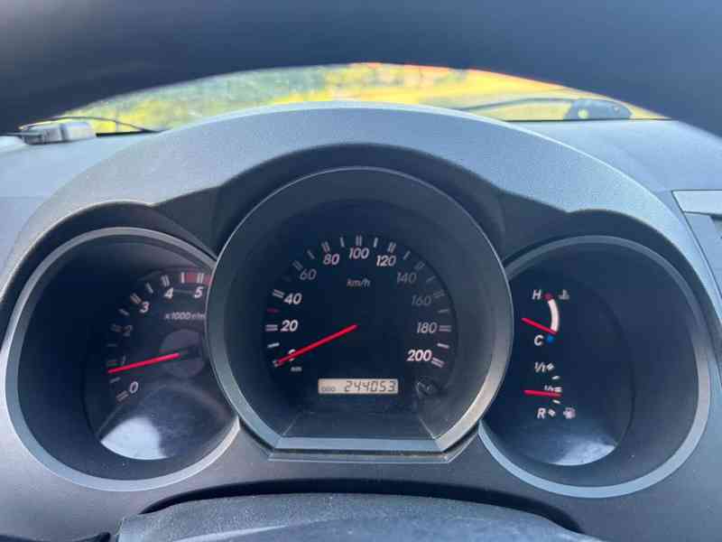 Toyota Hilux 3.0 D4D Sol 4x4 126kw - foto 17