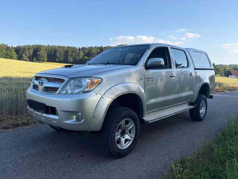 Toyota Hilux 3.0 D4D Sol 4x4 126kw - foto 1