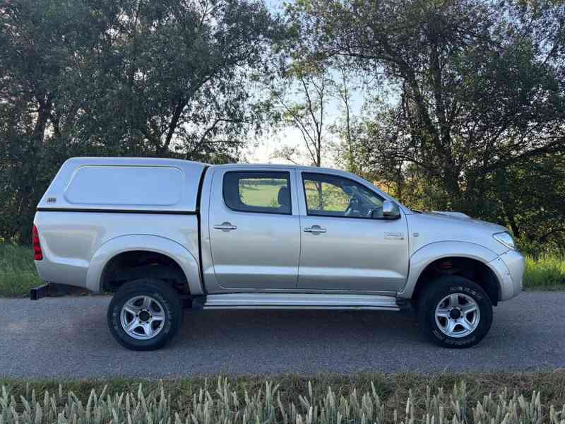 Toyota Hilux 3.0 D4D Sol 4x4 126kw - foto 9
