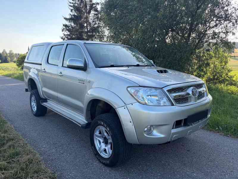 Toyota Hilux 3.0 D4D Sol 4x4 126kw - foto 12