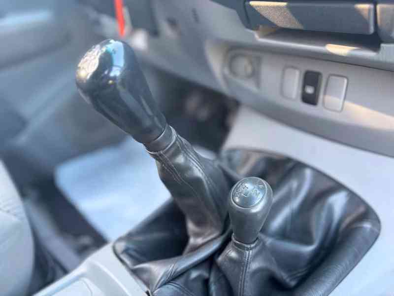 Toyota Hilux 3.0 D4D Sol 4x4 126kw - foto 2