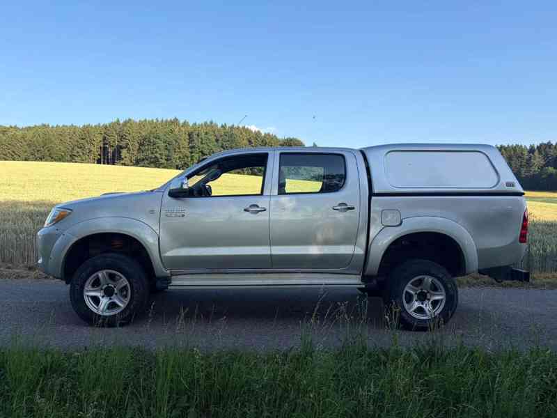 Toyota Hilux 3.0 D4D Sol 4x4 126kw - foto 10