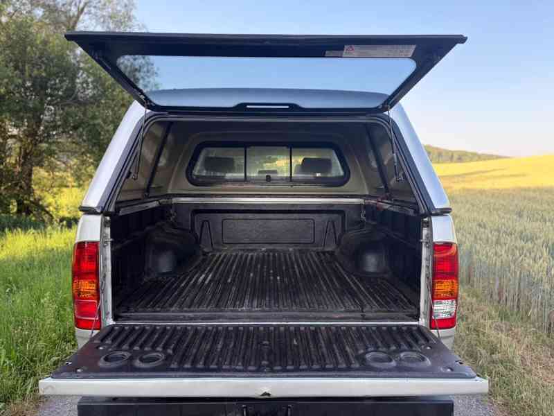 Toyota Hilux 3.0 D4D Sol 4x4 126kw - foto 5