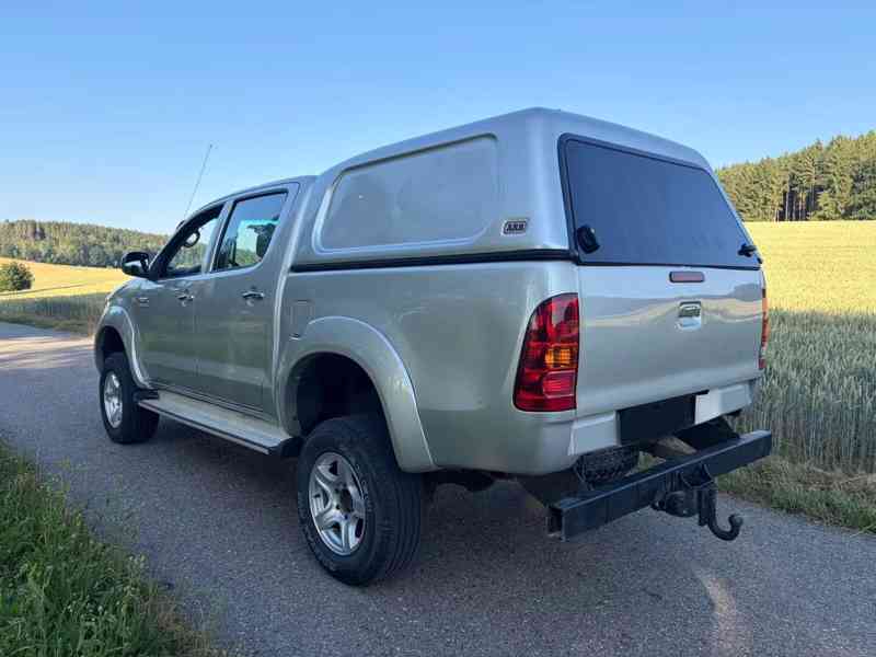 Toyota Hilux 3.0 D4D Sol 4x4 126kw - foto 11