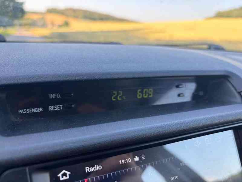 Toyota Hilux 3.0 D4D Sol 4x4 126kw - foto 3