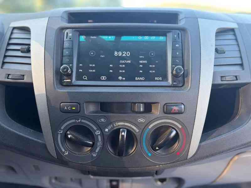Toyota Hilux 3.0 D4D Sol 4x4 126kw - foto 8