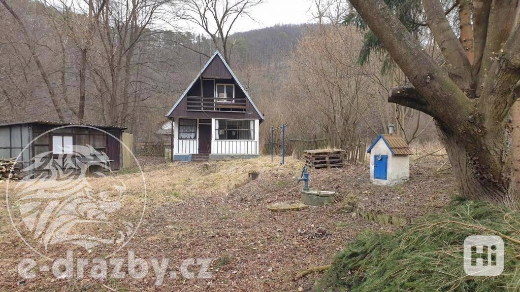 Rekreační chata se zahradou a pozemky v obci Bratřínov. - foto 12