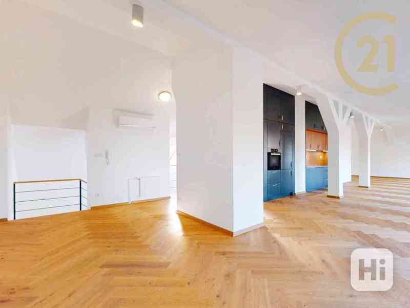 Luxusní mezonetový byt 5+kk, 171 m2, s terasou, střešní lávkou a vlastní garáží - Praha, Nové Město - foto 11
